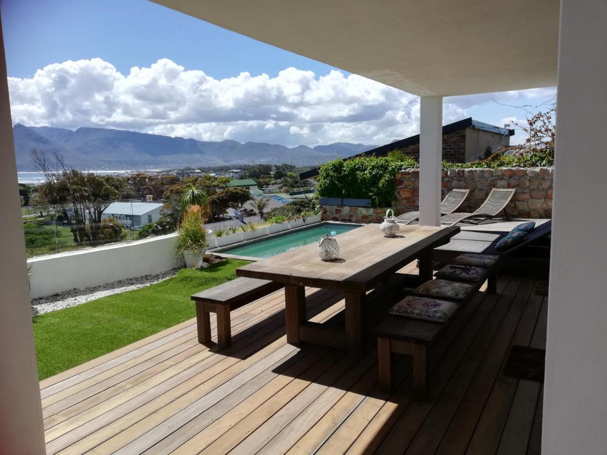 Mountain & Sea Apartments 콤메티에 외부 사진